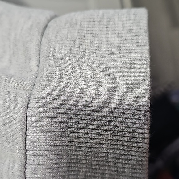 NWOT  SWEATER WITH WHEETACH LIPS - Picture 5 of 8